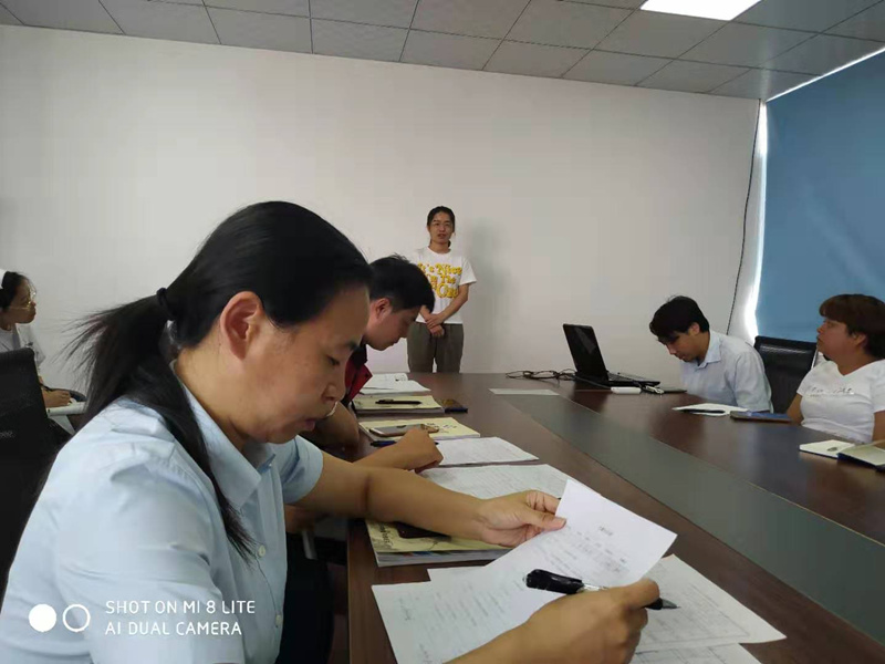12.药业公司进行采购员岗位竞聘会.jpg