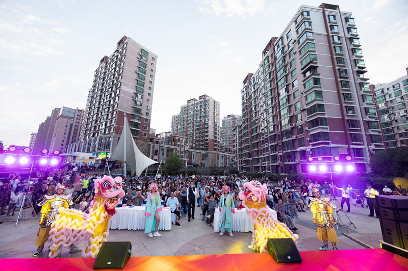09“XPJ官网中国·社区艺术节”现场空气热烈_副本.jpg