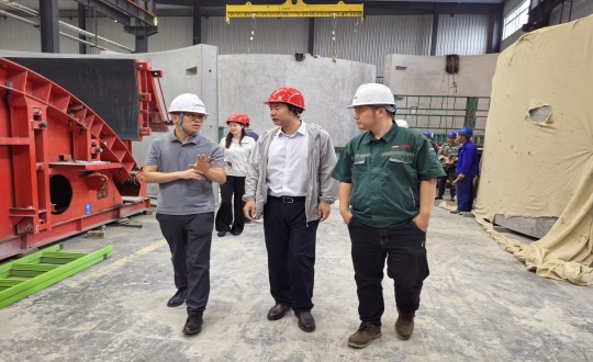 2024年7月5日，市建委初审工作组一行到访装配式总公司实地调查调研_副本.jpg