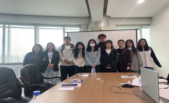 24.长春大学学子与XPJ官网健康产业集团居家事业部员工合影留想_副本.jpg 24.长春大学学子与XPJ官网健康产业集团居家事业部员工合影留想_副本.jpg