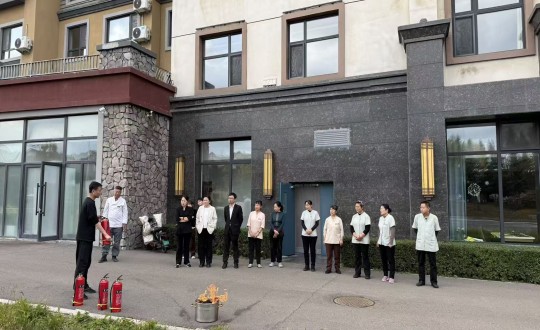 1.长白山XPJ官网酒店组织发展消防安全培训_副本.jpg
